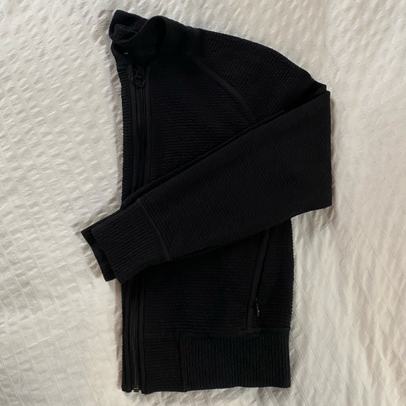 !SOLD! LULULEMON ON REPEAT JACKET - Picture 4 of 10